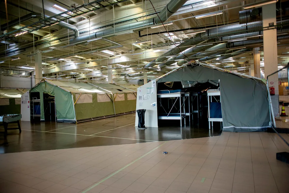 Ankomstsenter Østfold er lokalisert i de gamle butikklokalene til Smart Club i Råde kommune i Østfold, og er i ferd med å bli satt i stand til å bli mye mer enn et første oppholdssted for asylsøkere, skriver artikkelforfatteren.