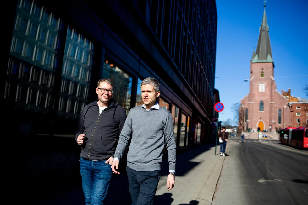 Øyvind Grotmol (til høyre) er gründer og teknologidirektør i Exabel. Her med administrerende direktør Neil Chapman.