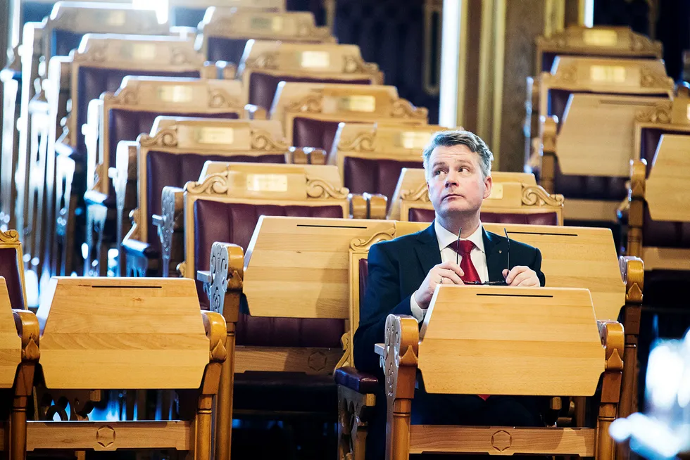 Per-Willy Amundsen (Frp), medlem av Stortingets utenrikskomité, sier et FN-mandat ikke er en forutsetning for å delta i koalisjon i Persiabukta.