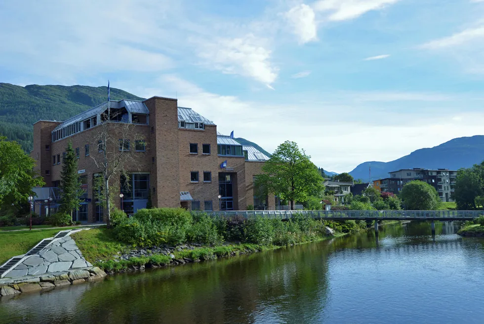 Sparebanken Sogn og Fjordanes hovedkontor i Førde. Foto: SSF