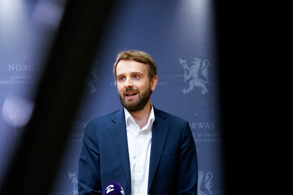 Næringsminister Jan Christian Vestre (Ap) snakker så pent han kan om de som skaper verdier i Norge, men hundrevis av dem vurderer likevel å flytte til Sveits.