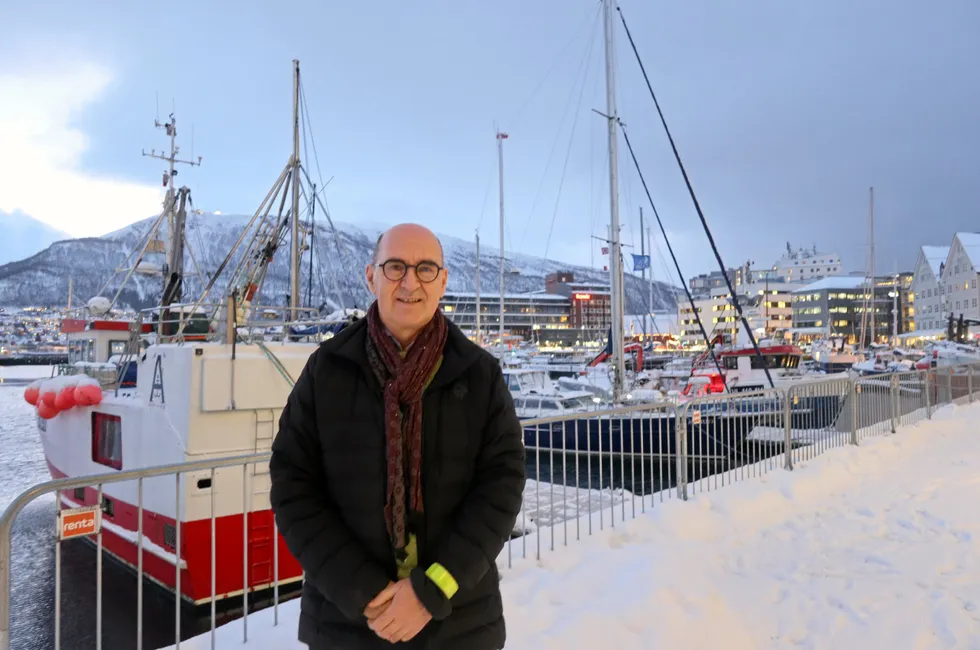 Etter 35 år i Norges Råfisklag går administrerende direktør Svein Ove Haugland av. Her utenfor kontoret i Kystens Hus i Tromsø.