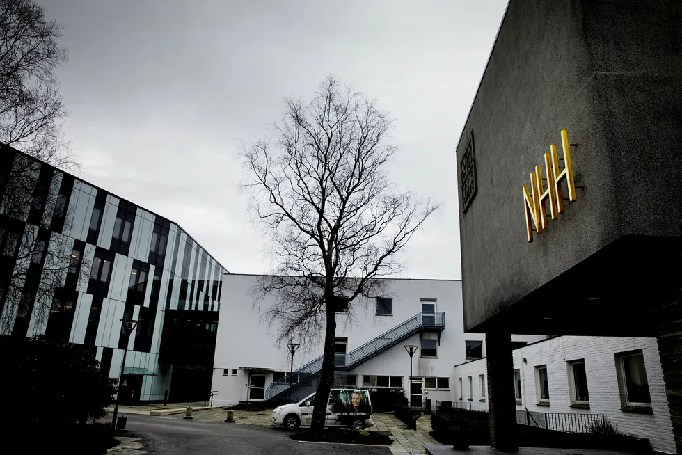 Vi erkjenner at vi har studenter som opplever NHHs studentmiljø som ekskluderende og dårlig, skriver forfatterne av innlegget. Foto: Paul S. Amundsen
