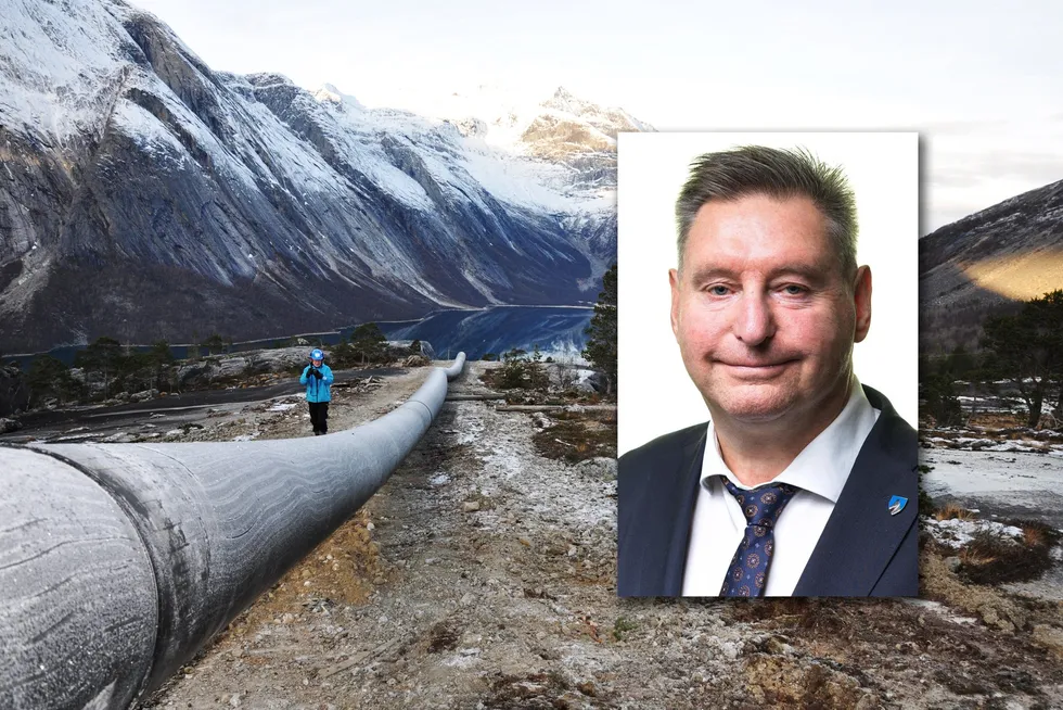 Rune Edvardsen er ordfører i Narvik kommune, som er nest største eier i Nordkraft. Nå stiller han en rekke kritiske spørsmål til styret i kraftkonsernet.