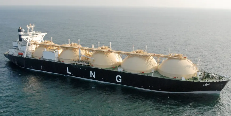 De lave gassprisene i USA gjør det lønnsomt å frakte nedfryst flytende gass til Europa. Selv om kostprisen for å levere til EU er lav, biter det lite på energiprisene i Europa.