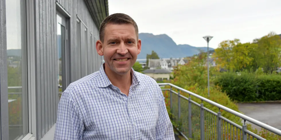 Arne Sæterbakken, som er sjef for finans i Sparebanken Sogn og Fjordane, har registrert at investormiljøene i økende grad stiller sine penger til disposisjon for kraftbransjen gjennom obligasjonsmarkedet.