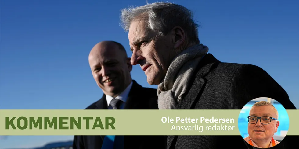 Statsminister Jonas Gahr Støre og finansminister Trygve Slagsvold Vedum planlegger budsjett basert på høye priser, akkurat det Støre kritiserer kommunene for å gjøre. Slik budsjettering er en veldig dårlig idé, skriver Europowers ansvarlige redaktør i denne kommentaren.