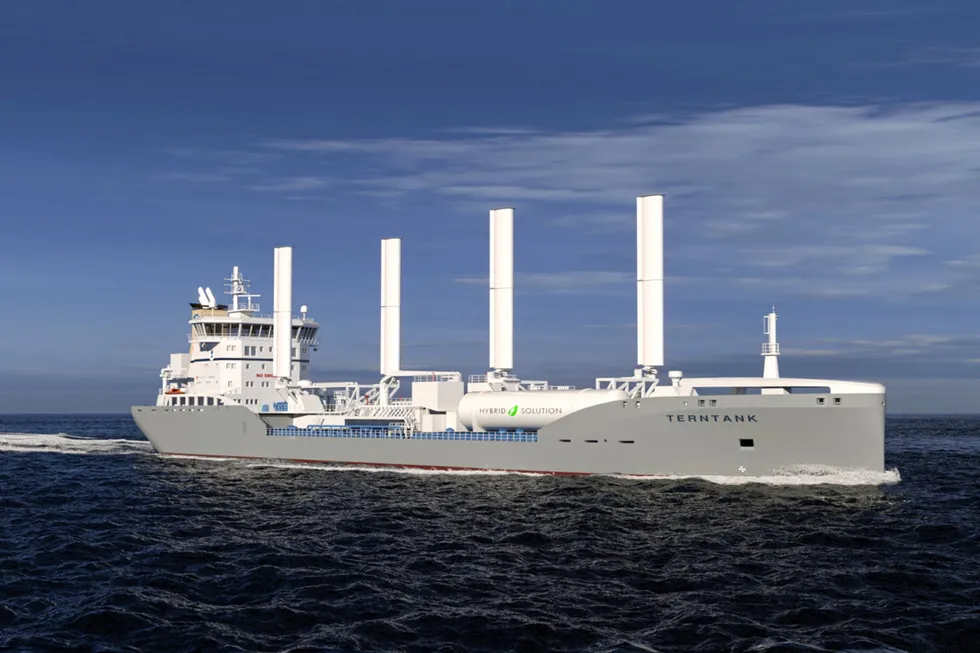 Kongsberg-design NVC 615 med sine lett synlige seilmaster.