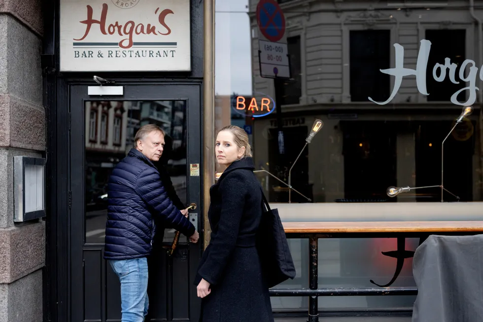 Advokat Karianne Evje Skiaker i Haavind er blitt oppnevnt som bostyrer for konkursboet i Fresher Approach. Her er hun i lokalene i Hegdehaugsveien i Oslo sammen med Stein Rønning i boforvaltningsselskapet Bjarøy.