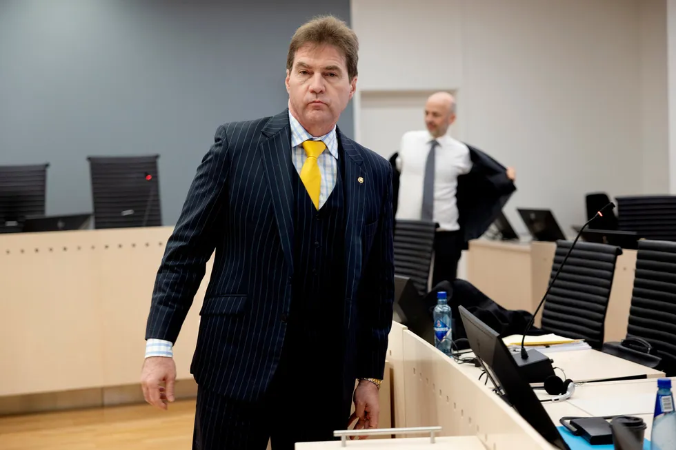 Den selverklærte bitcoin-oppfinneren Craig Wright i tingretten. Schjødt-partner Halvor Manshaus i bakgrunnen.