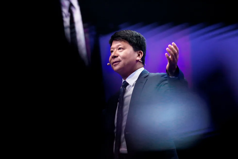 Mobilgiganten Huaweis styreleder Guo Ping går til frontalangrep på USA.