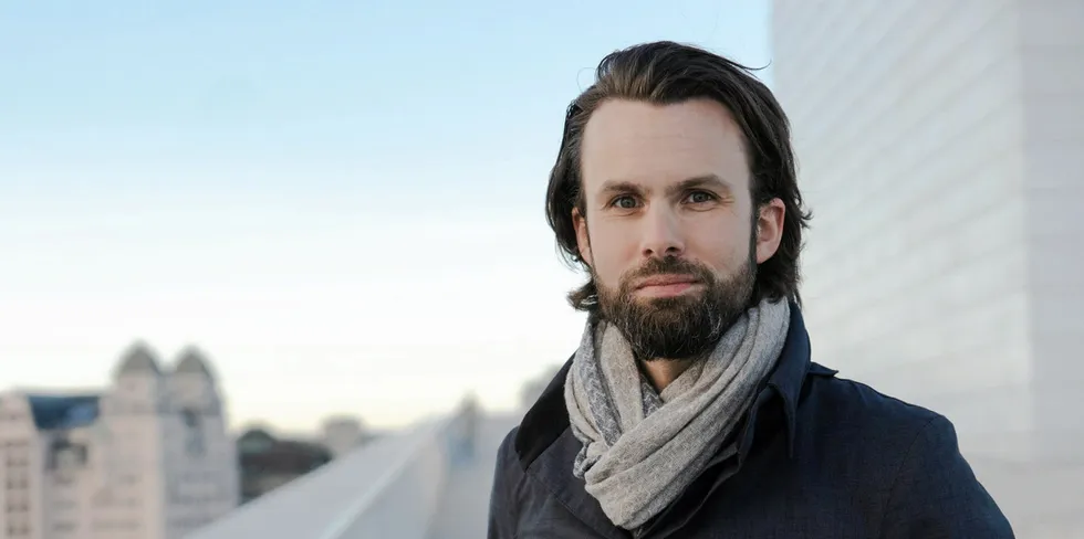 Thomas Iversen er forbrukerjurist i Forbrukerrådet, og han kan fortelle om en stadig strøm av henvendelser fra forbrukere om strøm. – Det har vært en kraftig økning i spørsmål om strøm, sier han.