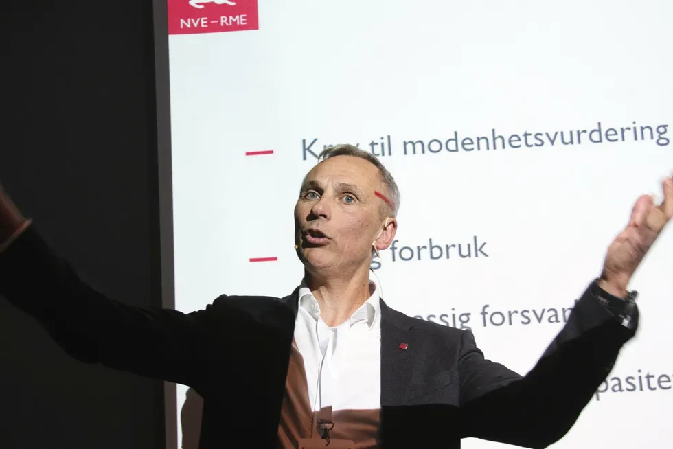 – Vi er ganske sikre på at Elhub er løsningen som er enklest å realisere på den tiden man har til rådighet, sier seksjonssjef Torfinn Jonassen i RME.