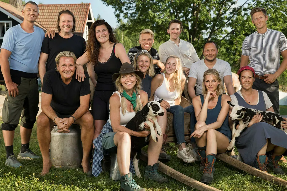 Selv om tv-tittingen går ned, har TV 2 fortsatt grepet om seerne med «Farmen» og kjendisversjonen med samme navn.