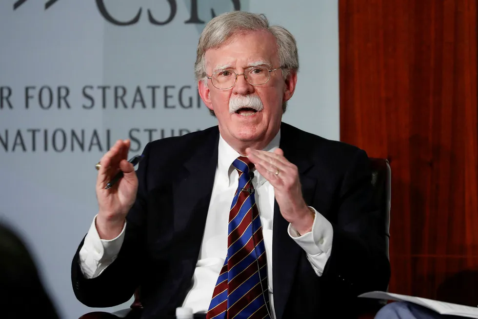 John Bolton sier nå han vil vitne i riksrettssaken mot Donald Trump.