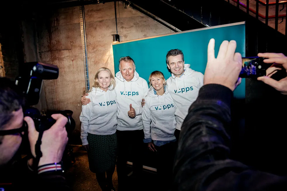 Hvordan DNB har dyrket frem betalingstjenesten Vipps er et godt eksempel på digitalisering. Her fra pressekonferansen hvor 100 norske banker går inn i Vipps-samarbeidet. Fra venstre: Hege Toft Karlsen (konsernsjef i Eika Gruppen), Rune Bjerke (konsernsjef i DNB), Elisabeth Haug (administrerende direktør i Sparebank 1 Mobilbetaling (Mcash)) og Rune Garborg (konserndirektør Vipps og betaling i DNB).
