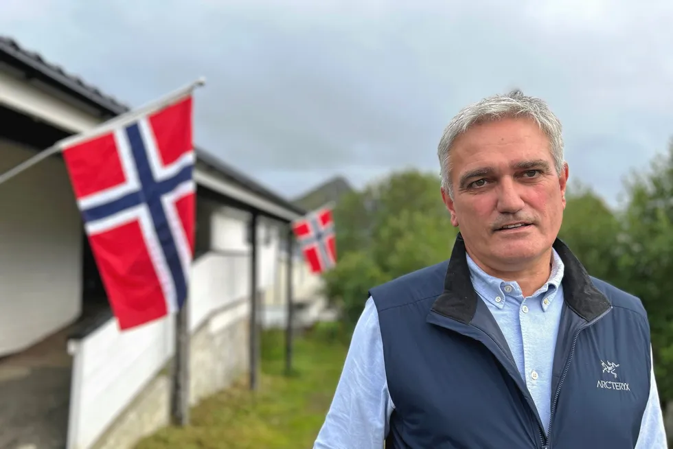 Fredd Wilsgård, som er daglig leder i Wilsgård Fiskeoppdrett AS, tror på norsk lokalt eierskap fortsatt.