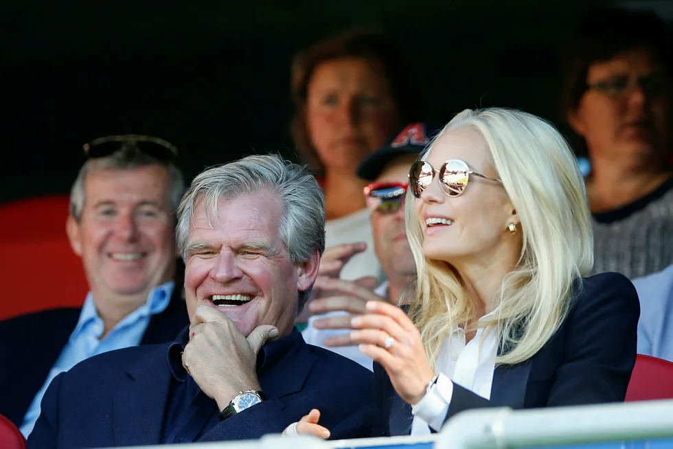 Borr Drilling- styreleder Tor Olav Trøim og hans forlovede Celina Midelfart. Her fra en eliteseriekamp med Vålerenga, der Trøim er hovedaksjonær.