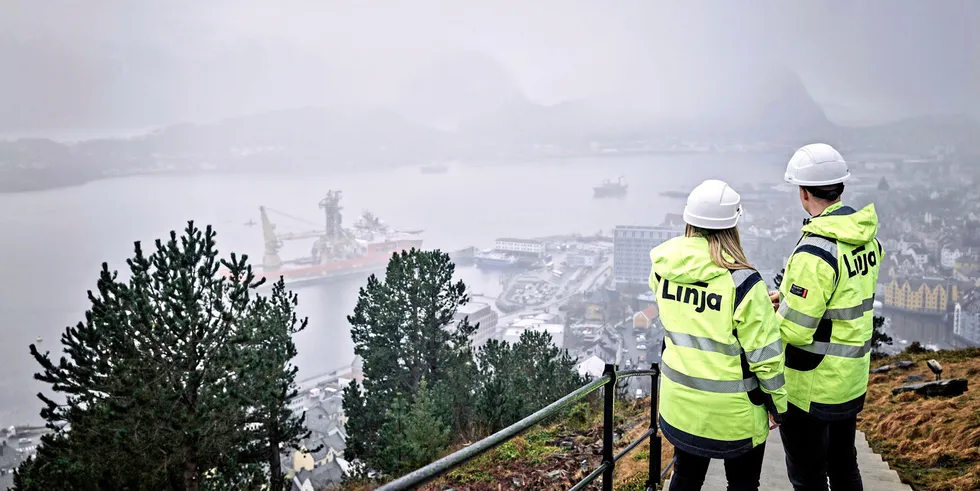 Nettselskapet Linja har inntatt Ålesund. Etter sammenslåingen mellom Linja og Mørenett ble navnet til det minste selskapet beholdt.