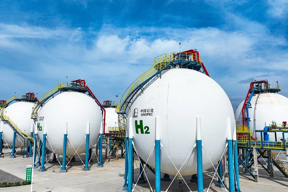 Hydrogen storage tanks at the 260MW Kuqa project