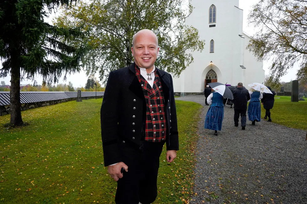 Norsk og angivelig miljøfiendtlig bunad, her ved Sp-leder Trygve Slagsvold Vedum.