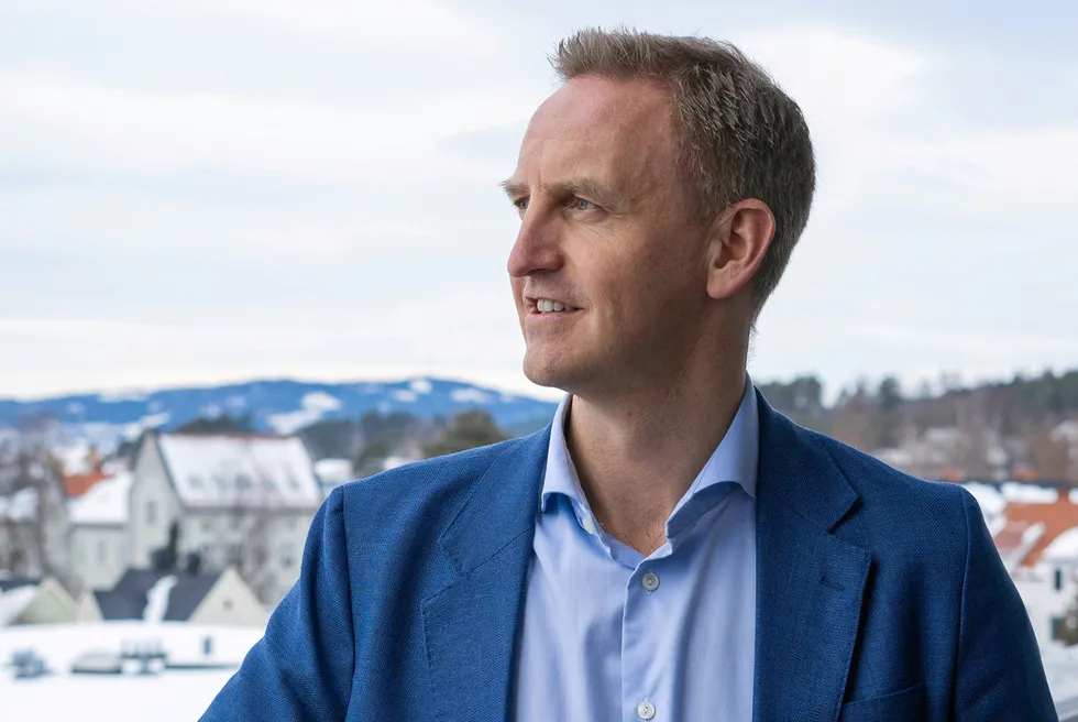 Konsernsjef Henning Olsen i Eidsiva kan registrere at selskapet tjener mindre enn i rekordåret 2023, men at det går mot tidenes nest beste år for Norges tredje største kraftkonsern, målt etter egenkapital.