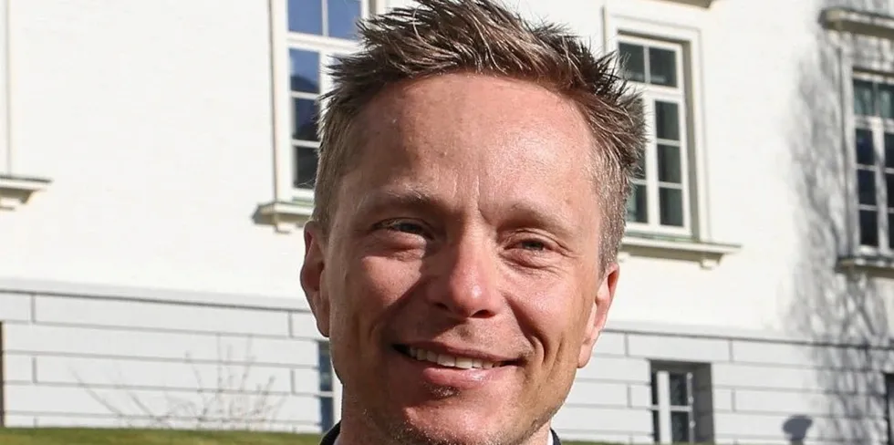 Klimaforsker Erik Kolstad mener vinteren mest sannsynlig blir mild.