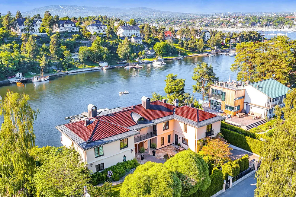 Øivind Tidemandsen bodde i huset med sin ekskone før de skilte seg, men flyttet i 2011 til en jugendvilla på Blommenholm utenfor Oslo.