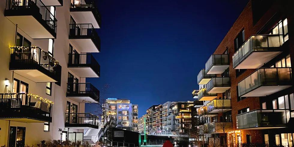 Mandag blir den høyeste timeprisen i Sør-Norge 602 øre/kWh - før avgifter, nettleie og påslag er lagt til, og før strømstøtten er trukket fra.