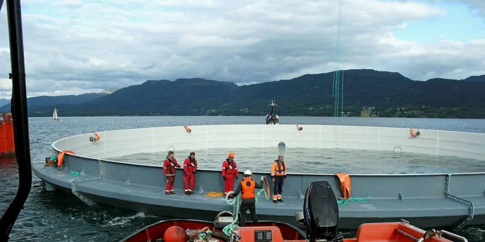 KRAV: Tromsø kommune er sist ute med å stille krav til oppdrettsnæringens produksjon. Her er Aquafarm Equipment sitt lukka anlegg på lokaliteten Molnes i Etne kommune.Illustrasjonsfoto: Aquafarm Equipment