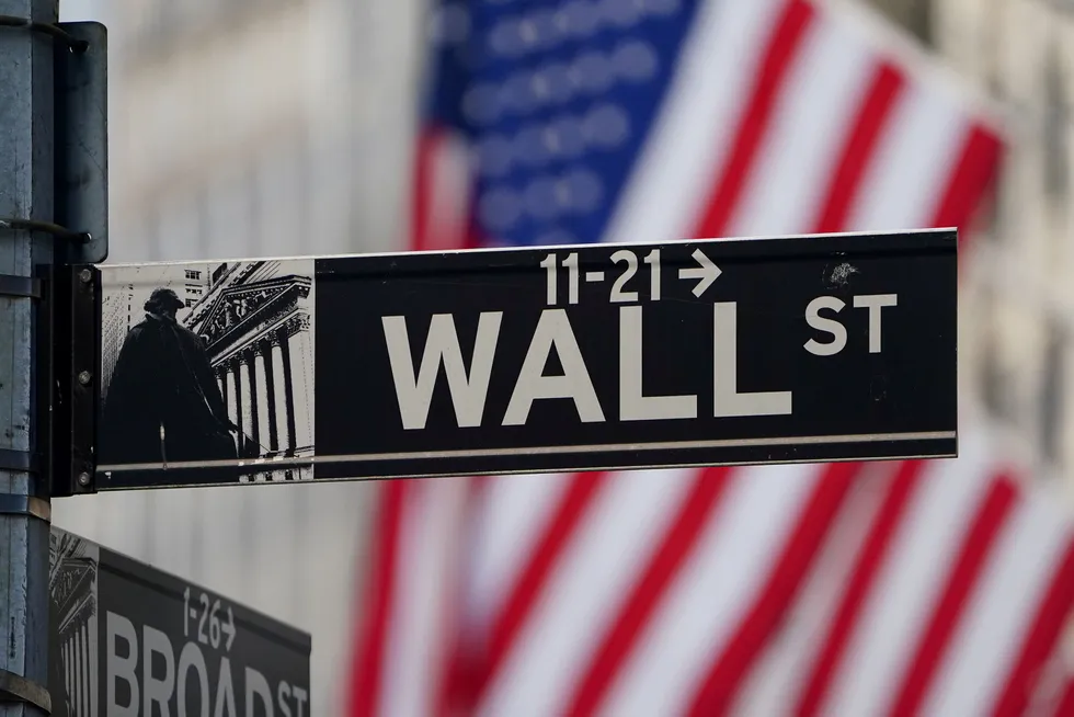 Wall Street-skiltet ved New York Stock Exchange (NYSE).