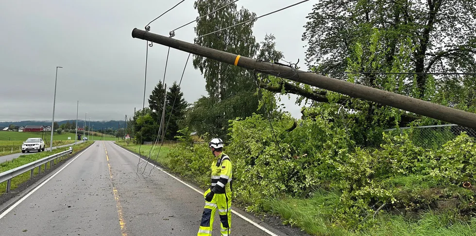 Flommen etter ekstremværet «Hans» har gitt Elvia mye arbeid nå i august. I første halvår har nettselskapet svært godt regnskapsresultat.