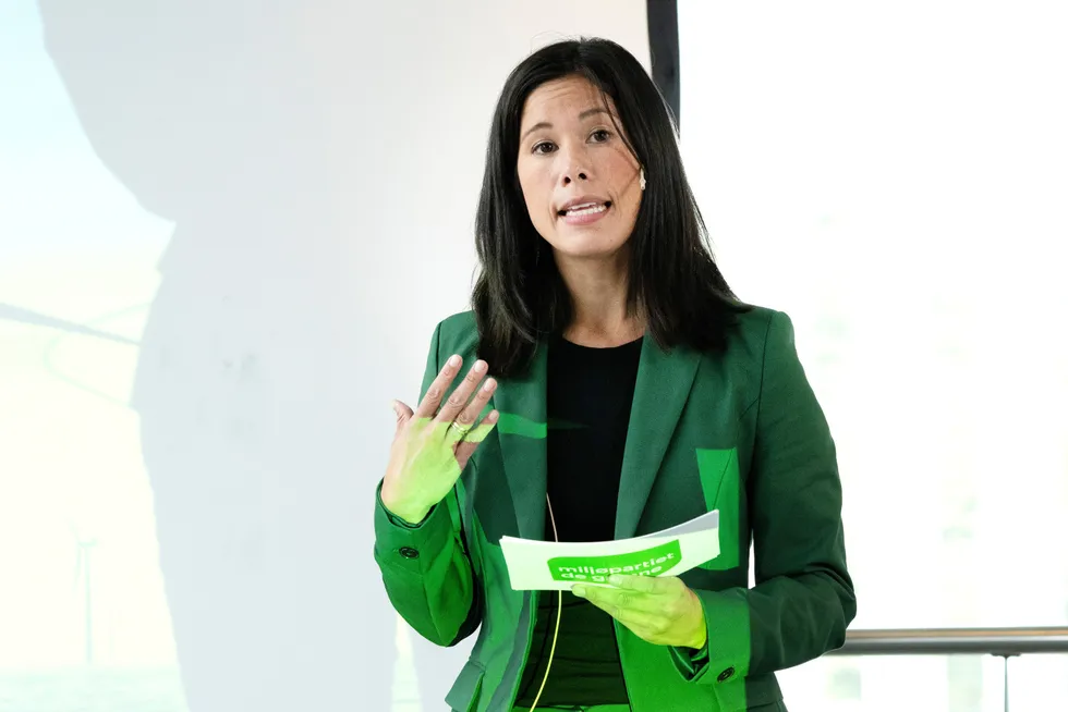 Lan Marie Berg fra MDG sier hun vil stille spørsmål i Stortinget om hva Jonas Gahr Støre vil svare på invitasjonen om å delta i den dansk-ledede alliansen Boga, som skal jobbe for utfasing av olje og gass.