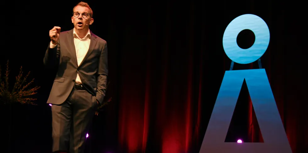 . Konsernsjef i Å Energi, Steffen Syvertsen, kritiserer egen bransje for å være for ettergivende og lojale. Det kan ha kostet i skattedebatten.