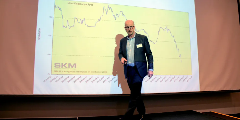 Sertifikatprisen har krasjet fullstendig. Peter Chudi i SKM tror den vil legge seg på rundt 10 kroner i løpet av våren. Bildet er tatt ved en tidligere anledning.