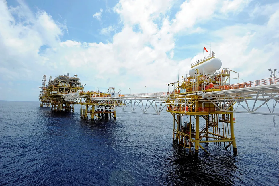 Sarawak facilities: the integrated Bardegg phase one and Baronia gas project off Mir, East Malaysia
