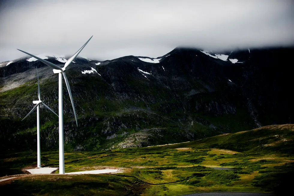 Vi må bli i stand til å overføre hundrevis av gigawatt gjennom et «supernett» skal vi gjøre vind og solkraft driftssikkert nok til å bli ryggraden i vår energiøkonomi, skriver artikkelforfatteren. Foto: Thomas Haugersveen