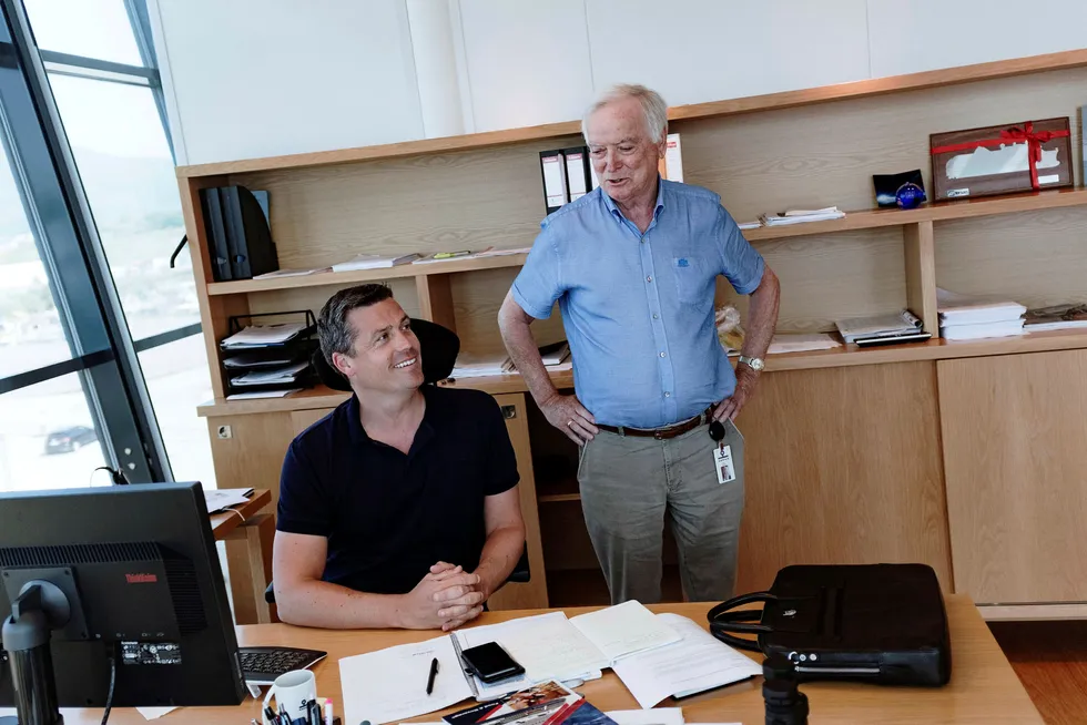 Administrerende direktør Arild Myrvoll i Havila Kystruten (til venstre) og Per Sævik, konsernsjef i Havila Holding, fotografert ved selskapets hovedkontor i Fosnavåg.