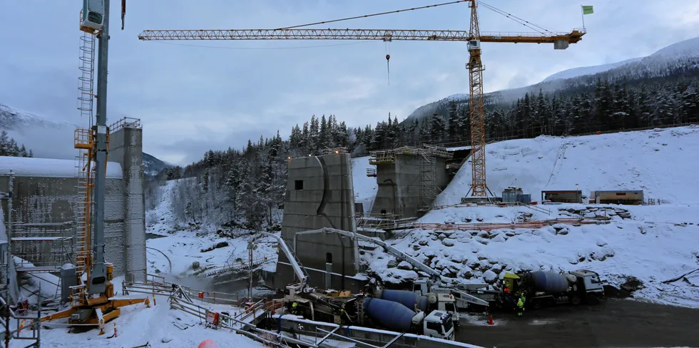 Utnyttelse av spillvarme må nå kartlegges før datasentre bygges, dersom regjeringen får det som den vil.