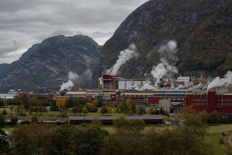 Det var industrien som skapte kraften, snarere enn at innestengt kraft skapte industrien, skriver Gunnar S. Eskeland. Her fra Odda.