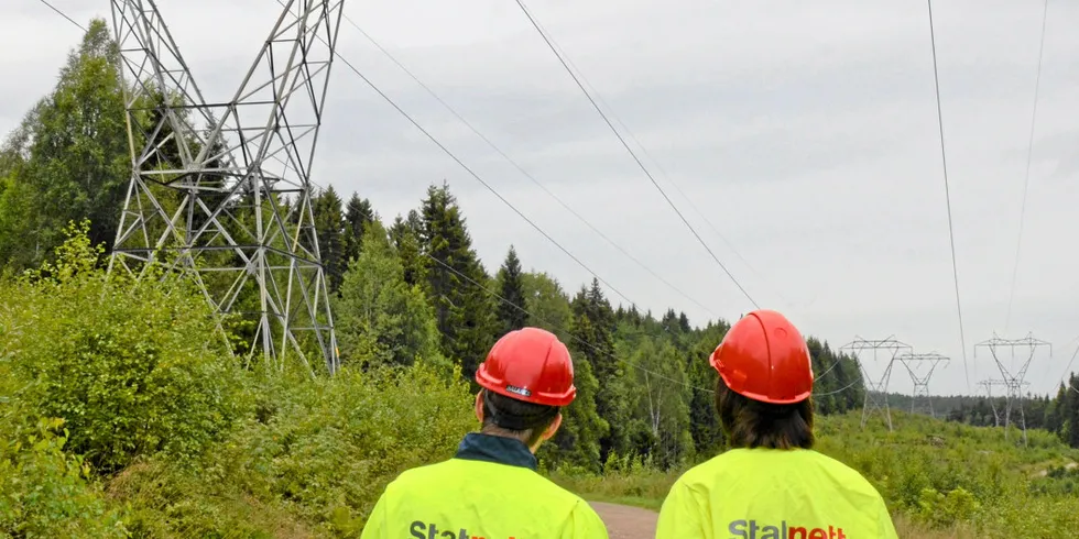 Hos Statnett ser man utfordringer med nettkapasiteten når landet nå skal elekrifiseres. De har gitt Zero i oppdrag å se på hvordan alle energibærere kan utnyttes i et energismart samspill. Det inkluderer også fjernvarme og spillvarme.
