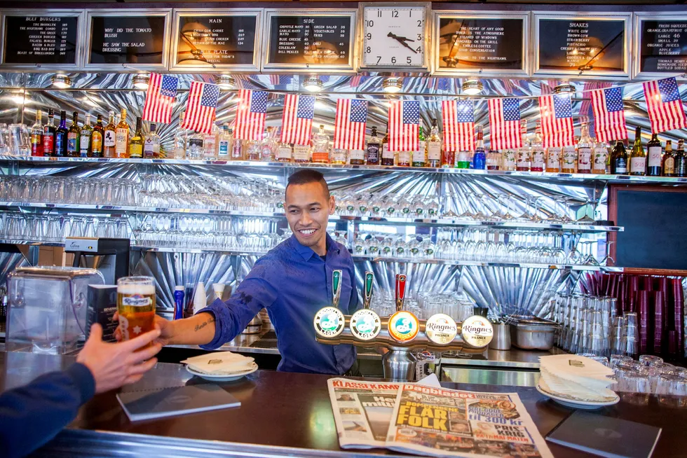 Nicolai Lars Söderberg har jobbet for Petter Stordalens pizzarestaurant og for gourmetkokk Ole Jonny Eikefjord. Nå skal han få fart på The Nighthawk Diner på Grünerløkka i Oslo.