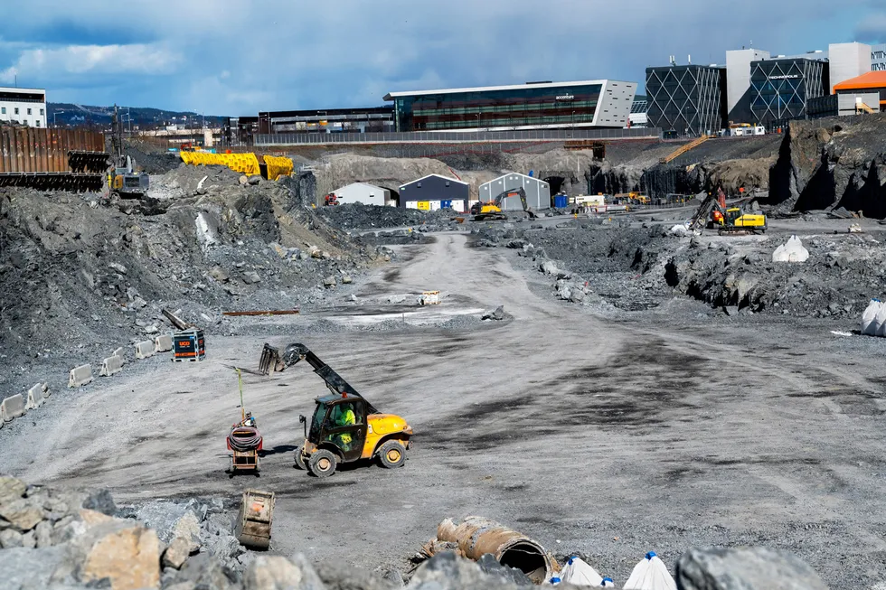 Grunneierbidrag skal ikke virke som grunnrenteskatt eller annen generell beskatning, skrev departementet om nye regler i fjor, ifølge artikkelforfatterne.