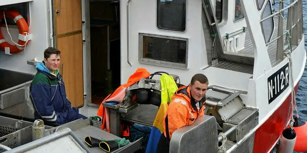 BLE FINNMARKINGER: Sivert og Jacob Heløy fra Kvalvika i Rødøy driftet i 2015 med familierederiets 35 fots båt «Heløygutt II», da Fiskeribladet sist snakket med dem. Nå er begge brødrene klare med egen båt og den siste fikk til og med støtte fra Sametinget.