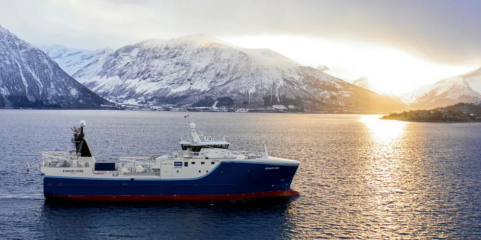 EFFEKTIV: Lerøys nye tråler, «Kongsfjord», som ble levert i februar i år, har allerede vist høy fangsteffektivitet, viser selskapet til i en oppsummering av driften for første kvartal. Her er tråleren fotografert i forbindelse med en testtur ved Ålesund tidligere i år.