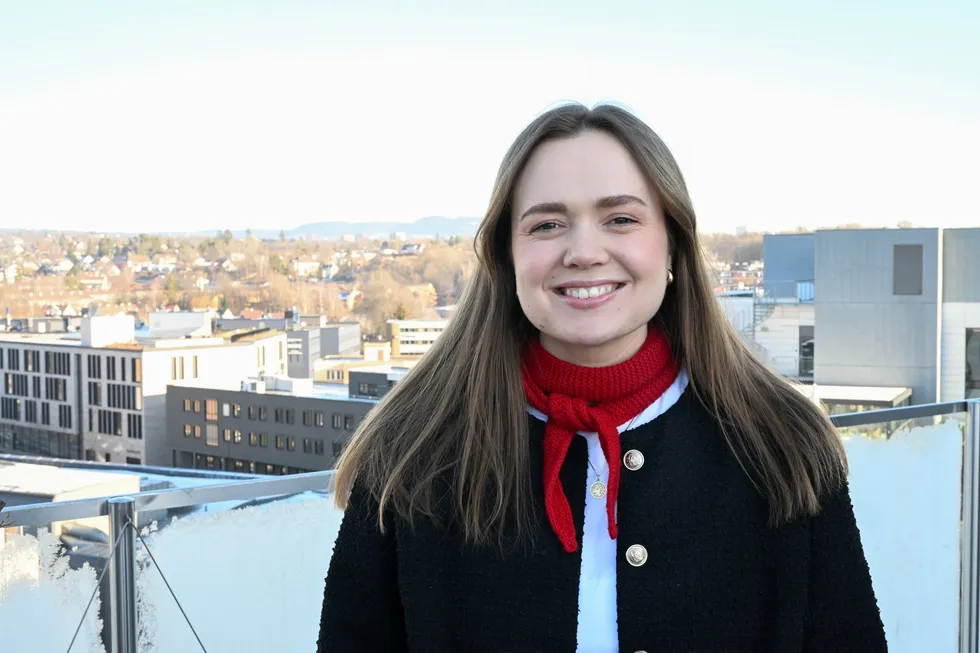 Ny senioringeniør for kapasitetsutnyttelse i Elvia, Tonje Leine Lunden, informerer om at Elvia har et mål om å få 20 % mer kapasitet ut av eksisterende nett.