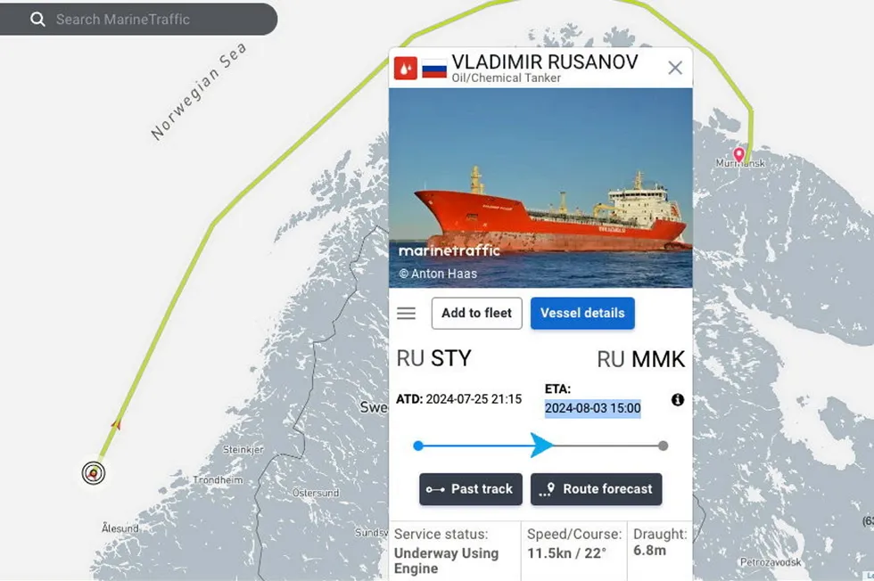 Vladimir Rusanov er på veitil Murmansk etter motorproblemer utenfor Mørekysten.