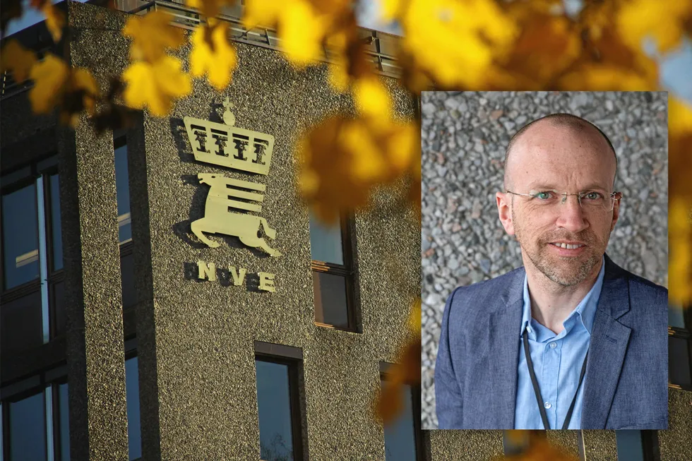 NVE sier de økte konsulentkostnadene er nødvendige mens de øker antall ansatte og egen kompetanse. Her representert ved kommunikasjonsdirektør Kristian Løksa.