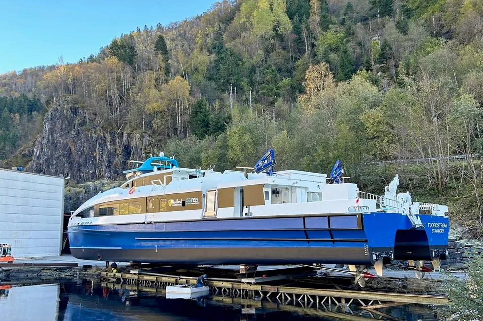 "Fjordstrøm" under sjøsetting ved Brødrene Aa i Hyen. aa.