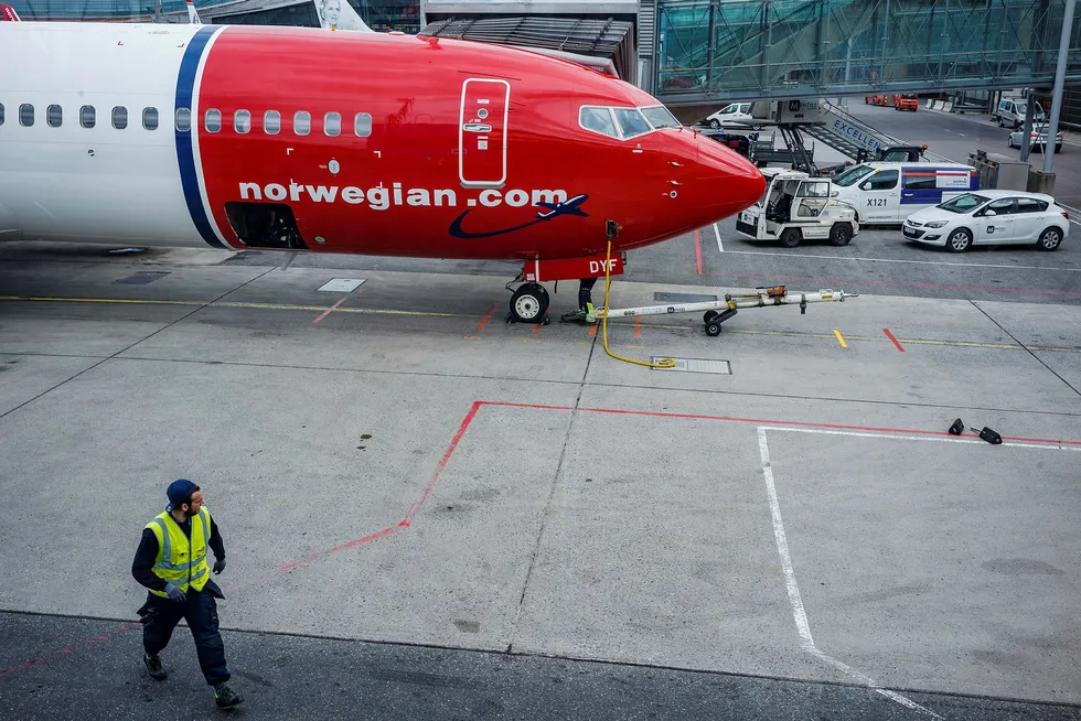Mandag falt Norwegian-aksjen nesten fem prosent.